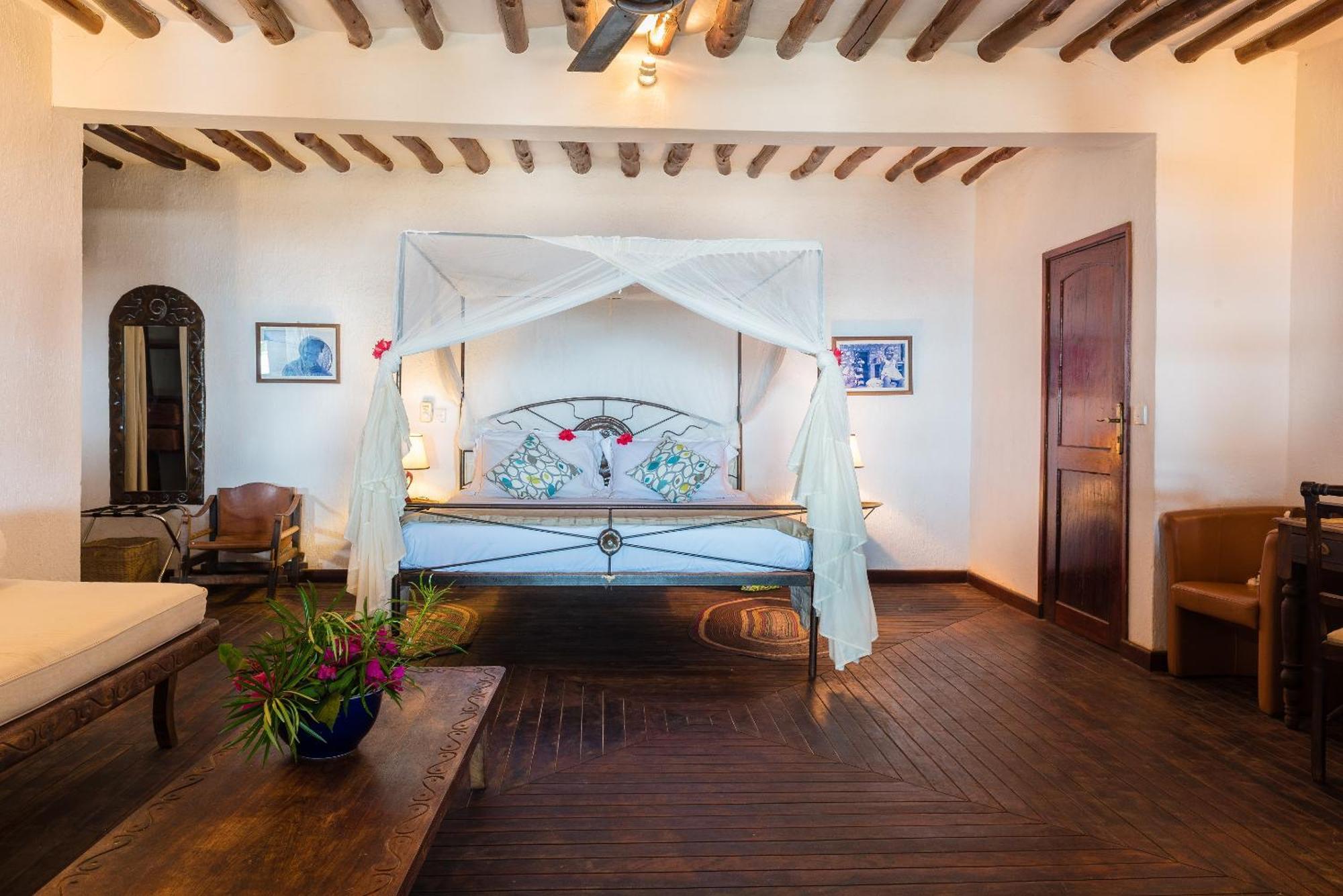 Kiva Boutique 4*