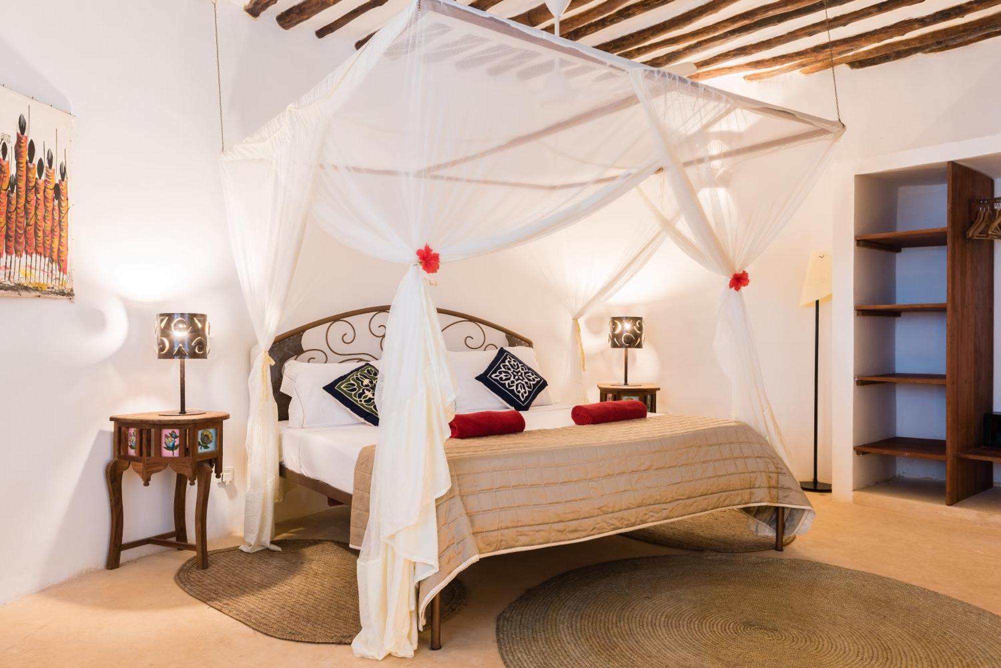 Kiva Boutique Hotel 4*